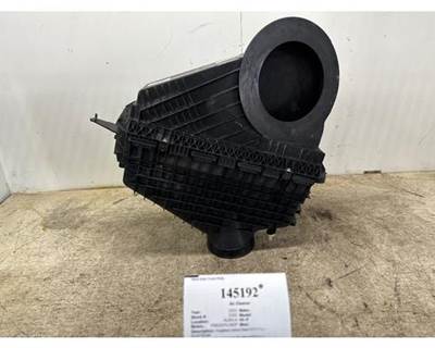 Freightliner 03-42776-000 Air Cleaner / Air Filter Housing for a Freightliner CASCADIA 126