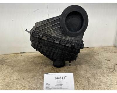 Freightliner 03-42776-000 Air Cleaner / Air Filter Housing for a Freightliner CASCADIA 126
