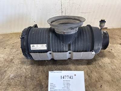 Mack 21306498 Air Cleaner / Air Filter Housing