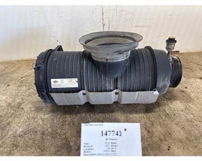 Mack 21306498 Air Cleaner / Air Filter Housing for a Mack CXU612
