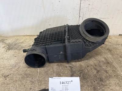 Paccar 579 Air Cleaner / Air Filter Housing for a Peterbilt 579