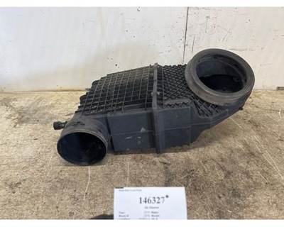 Paccar 579 Air Cleaner / Air Filter Housing for a Peterbilt 579