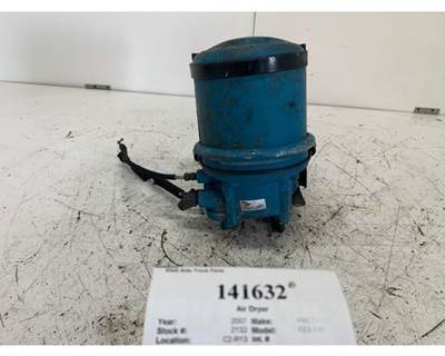 Bendix 065612 Air Dryer for a Freightliner COLUMBIA 120