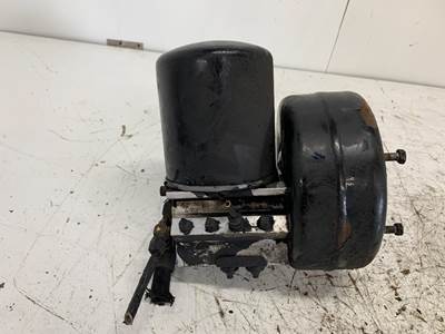 Bendix 5015533 Air Dryer for a Kenworth T2000