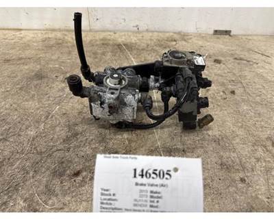 Bendix 5013735 Air Valve for a Mack CXU613