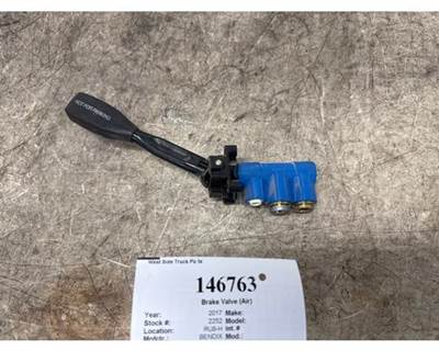 Bendix 5015466 Air Valve for a Mack CXU613