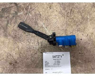 Bendix 5015466 Air Valve for a Mack CXU613