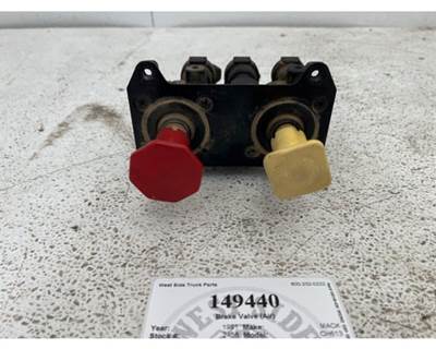 Mack 20QE3316M Air Valve for a Mack CH613