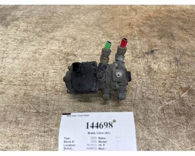 Wabco 4613330080 Air Valve for a Freightliner CASCADIA 126