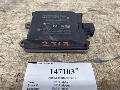 Mercedes-Benz A0004462849 for a Freightliner CASCADIA 126