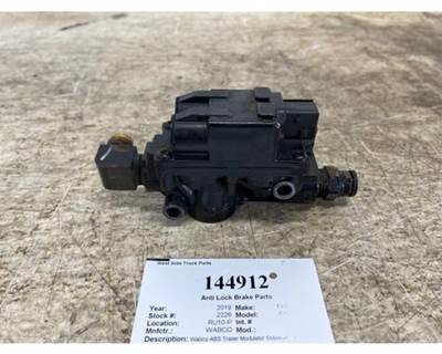 Wabco ABS Trailer Modulator Solenoid Valve, Part # 4721960370, Fits Freightliner Cascadia 126