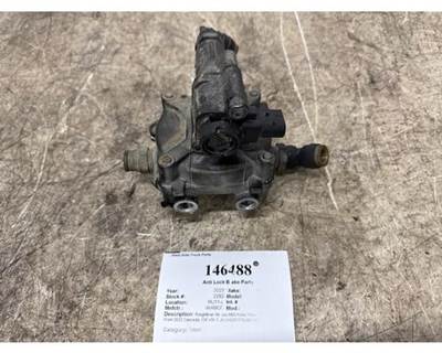 Wabco ABS Relay Valve 9762001000 for 2023 Freightliner Cascadia 126