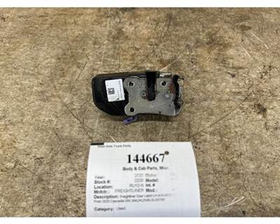 Used 2020 Freightliner Cascadia 126 Left Door Latch, Part # A18-68383-014