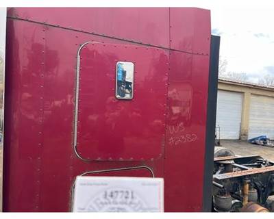 1999 Kenworth T800 Upper Left Sleeper Door