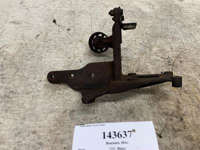 Freightliner 01-24108-000 Bracket for a Freightliner CENTURY CLASS 112