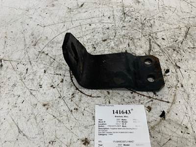 Freightliner 06-31203-001 Bracket for a Freightliner COLUMBIA 120
