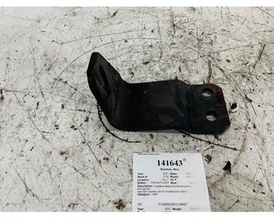 Freightliner 06-31203-001 Bracket for a Freightliner COLUMBIA 120