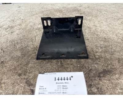 Freightliner 09-11769-007 Bracket for a Freightliner M2 106
