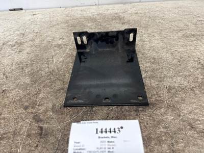 Freightliner 09-11769-009 Bracket for a Freightliner M2 106