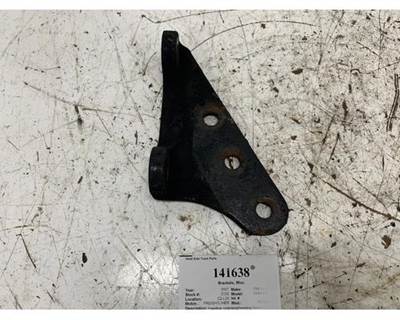 Freightliner 15-21413-000 Right Bracket for a Freightliner COLUMBIA 120