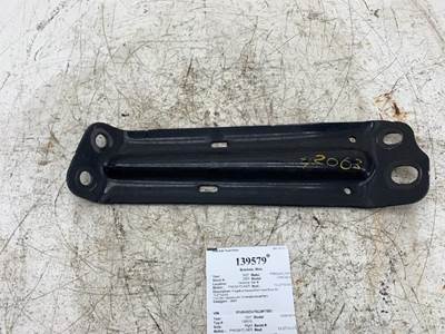 Freightliner 15-27733-000 Right Bracket for a Freightliner CASCADIA