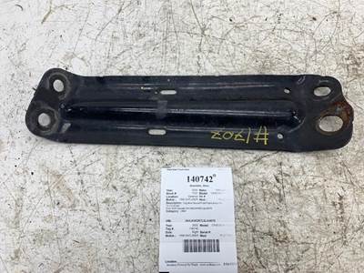 Freightliner 15-27733-000 Right Bracket for a Freightliner CASCADIA 125BBC