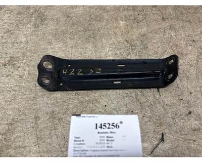 Freightliner 15-27733-000 Right Bracket for a Freightliner CASCADIA 126