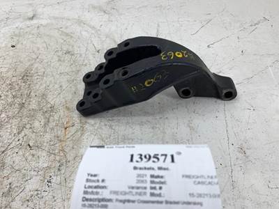 Freightliner 15-28213-000 Bracket for a Freightliner CASCADIA