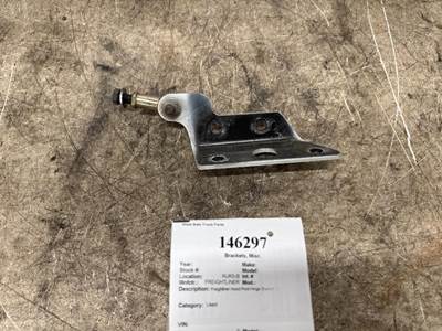 Freightliner 17-16530-000 Bracket