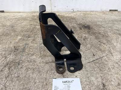 Freightliner 18-68704-000 Left Bracket for a Freightliner CASCADIA 126