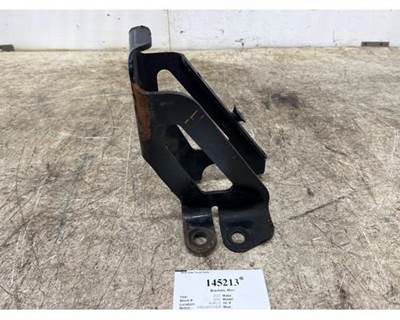 Freightliner 18-68704-000 Left Bracket for a Freightliner CASCADIA 126