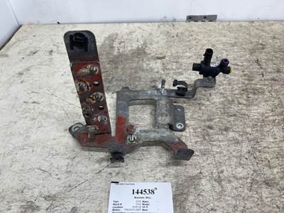 Freightliner A06-90548-001 Bracket for a Freightliner CASCADIA 126