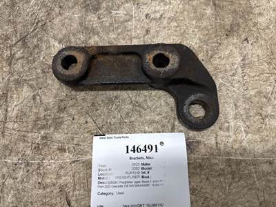 Freightliner R10-14194-001 Right Bracket for a Freightliner CASCADIA 126