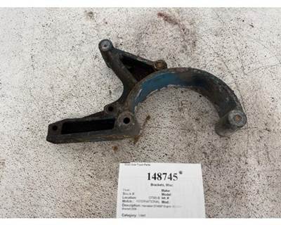 International 1822040C1 Bracket