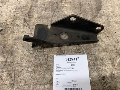 International 3005394C1 Bracket