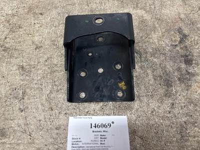 International 4078446C1 Left Bracket for a International LT625
