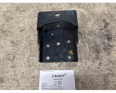 International 4078446C1 Left Bracket for a International LT625