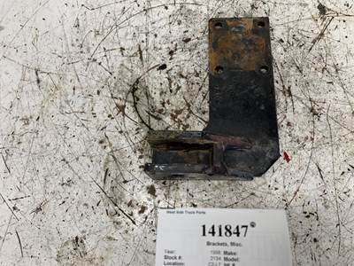 Mack 19QL363 Bracket for a Mack RD688S