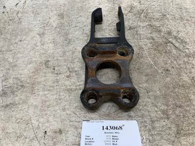 Mack 20541760 Bracket for a Mack CXU612