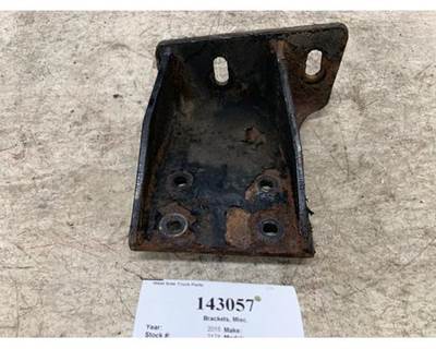 Mack 20819872 Left Bracket for a Mack CXU612