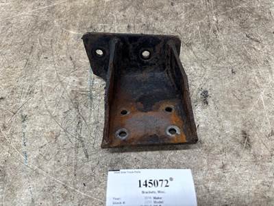 Mack 20819873 Right Bracket for a Mack CXU612