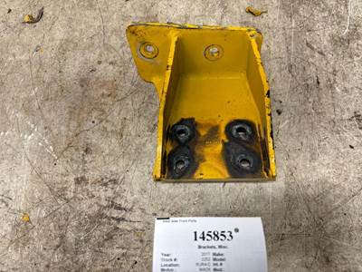 Mack 20819873 Right Bracket for a Mack CXU613