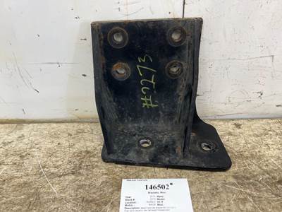 Mack 20819873 Right Bracket for a Mack CXU613