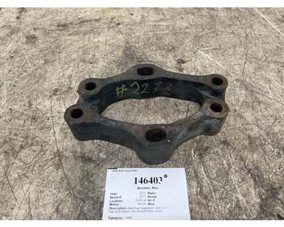 Mack 20932463 Bracket for a Mack CXU613