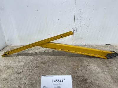 Mack 21018919 Bracket for a Mack CXU613