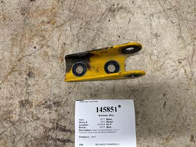Mack 21292110 Bracket for a Mack CXU613