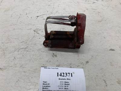 Mack 21399313 Bracket for a Mack GU713