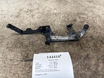 Mack 22483497 Bracket for a Mack CH612
