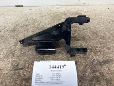 Mack 23014475 Bracket for a Mack CH612