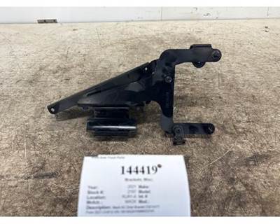 Mack 23014475 Bracket for a Mack CH612